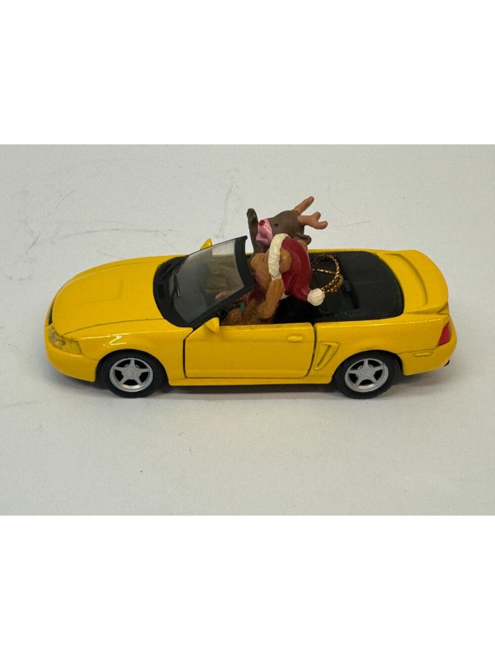 Diecast Maisto Road and Track 1999 Mustang GT Yellow Convertible